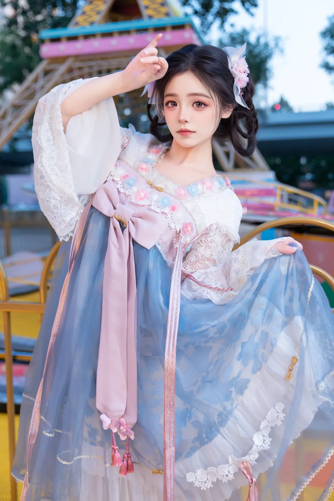 遊樂園裡的洛麗塔少女，旋轉跳躍的夢幻瞬間 - 第 5 張