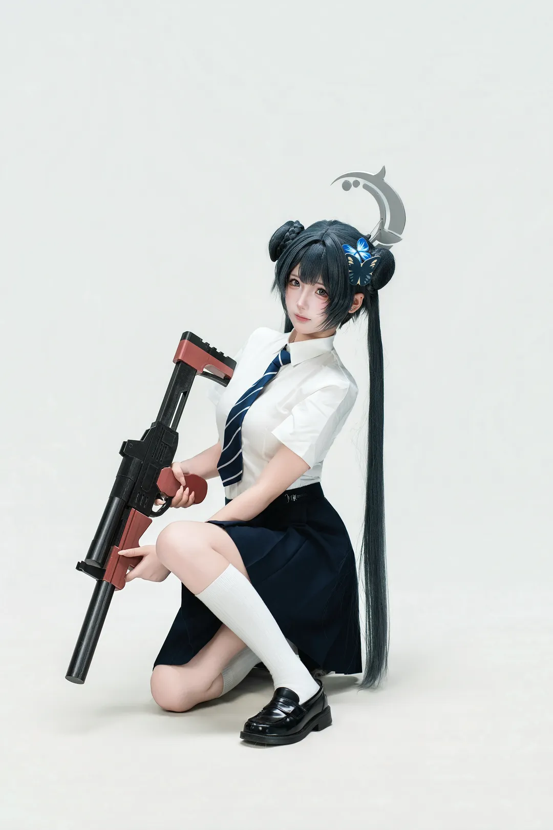 【妃咲cos】蔚蓝档案 妃咲 JK制服与枪械的绝佳演绎 - 第 2 张