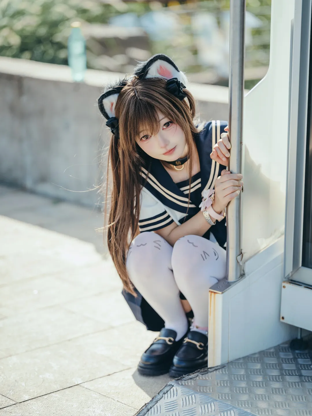 街边自动贩卖机日系水手服写真，随手一拍就是生活感 - 第 1 张