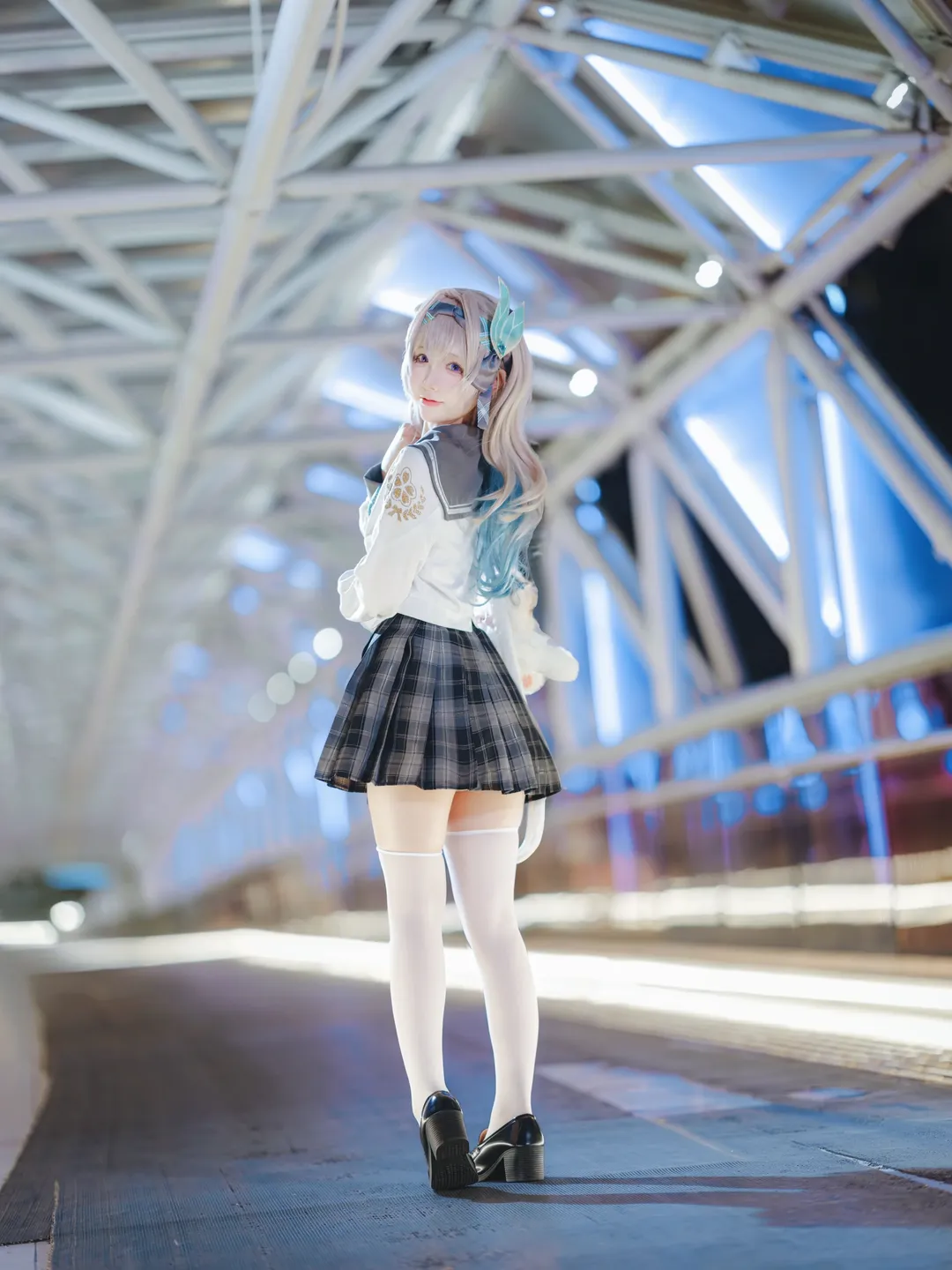 【流萤cos】外环路站天桥的JK制服夜色写真 - 第 3 张