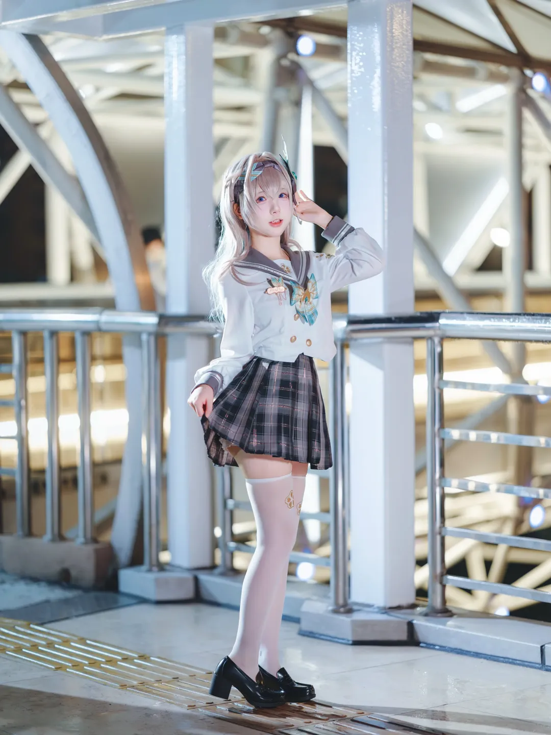 【流萤cos】外环路站天桥的JK制服夜色写真 - 第 4 张