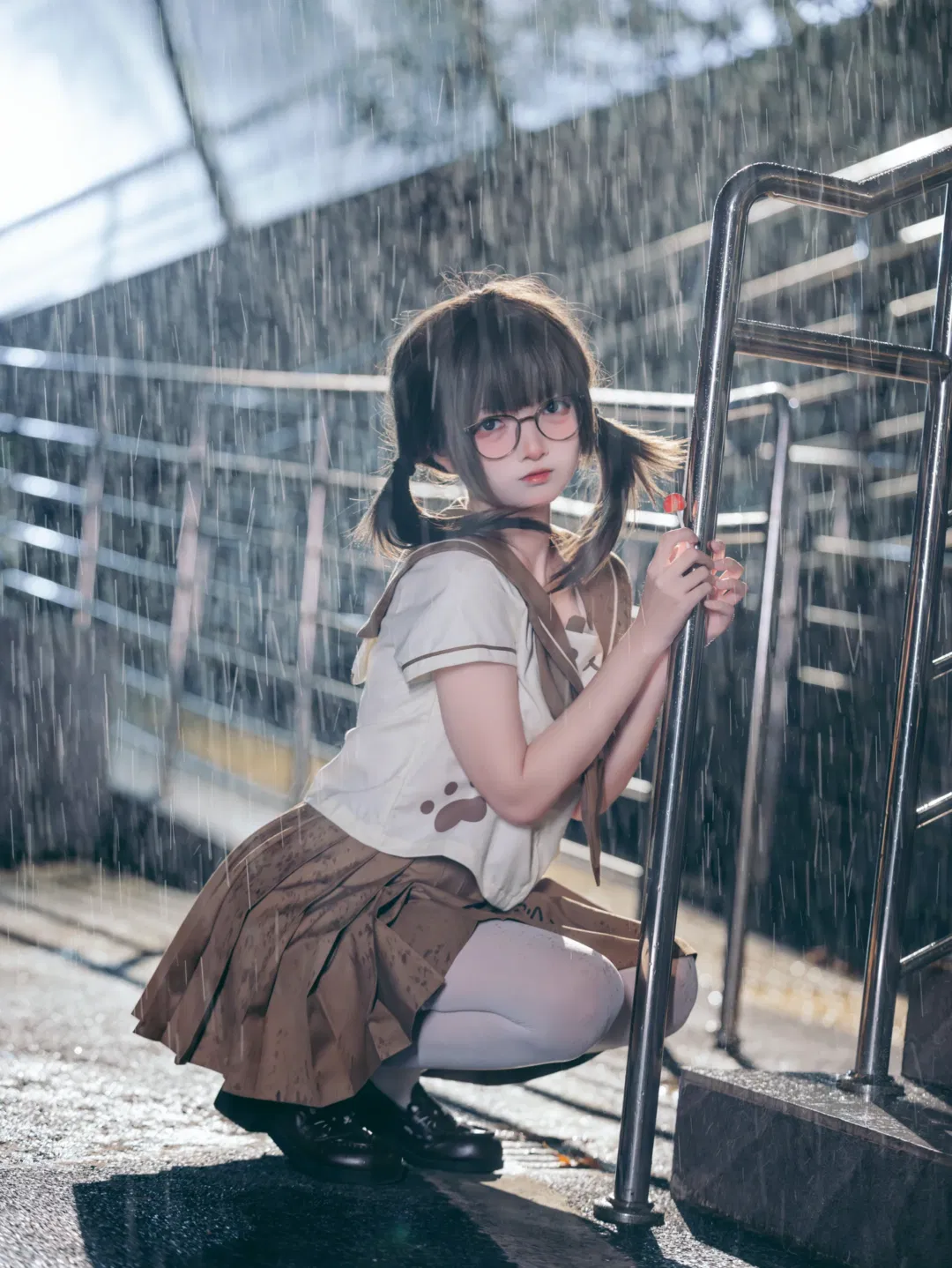 雨夜天桥的JK制服写真记录 - 第 1 张