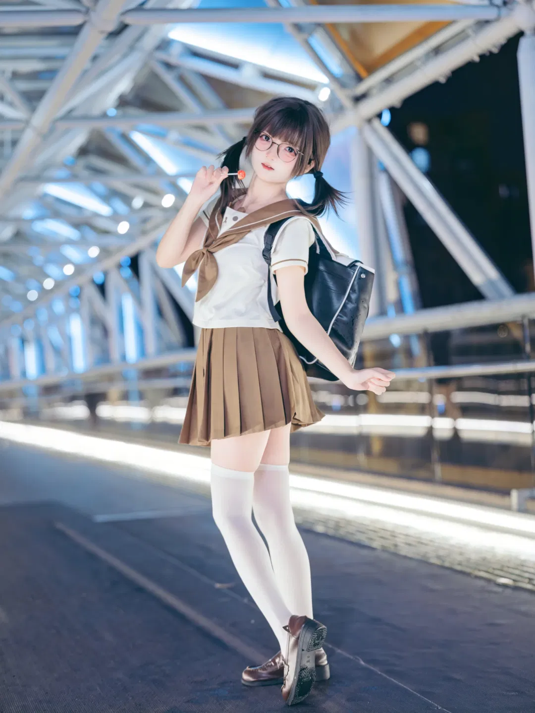 雨夜天桥的JK制服写真记录 - 第 4 张