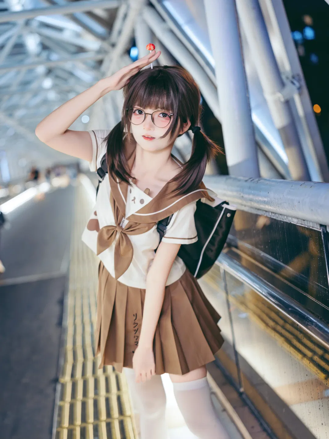 雨夜天桥的JK制服写真记录 - 第 5 张