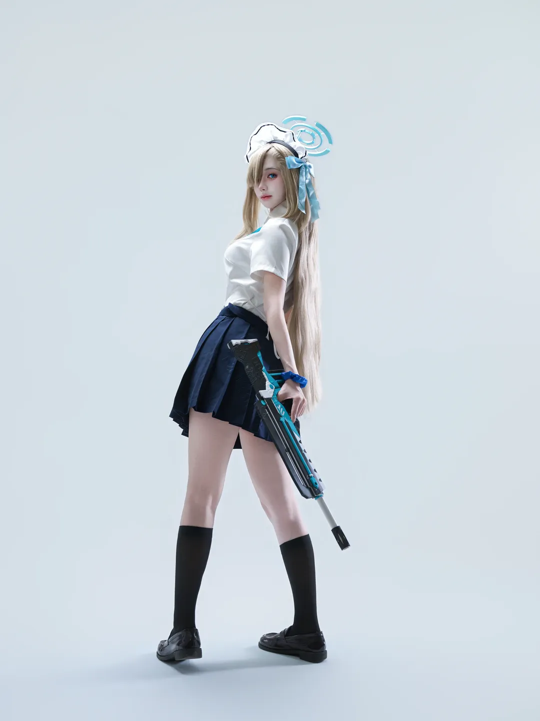 【一之瀨明日奈cos】白棚光影下的JK制服與科幻武器碰撞 - 第 1 張