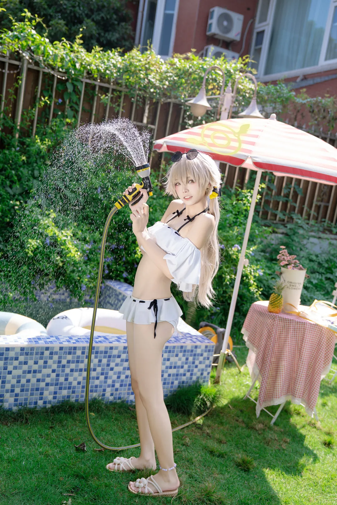 【阿慈谷日富美cos】蔚蓝档案夏日泳装，玩水才是正经事 - 第 1 张