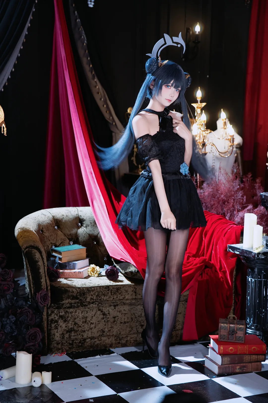 【龙华妃咲cos】蔚蓝档案五周年礼服，暗黑复古棚拍 - 第 1 张