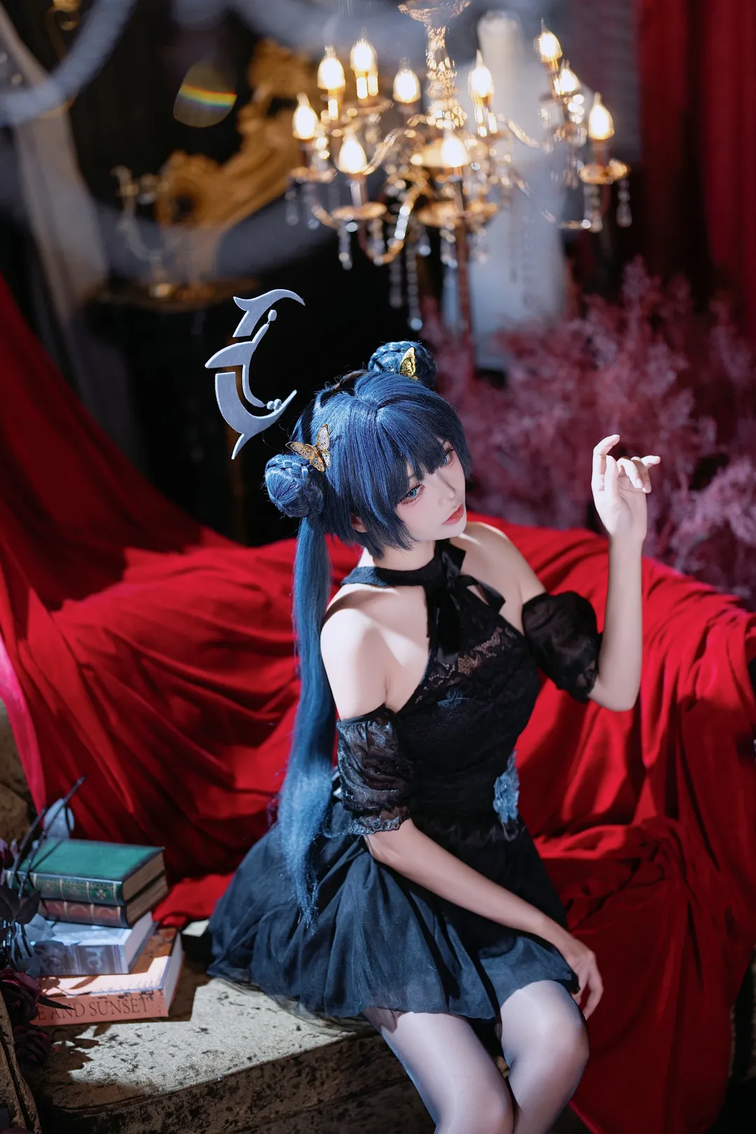 【龙华妃咲cos】蔚蓝档案五周年礼服，暗黑复古棚拍 - 第 3 张