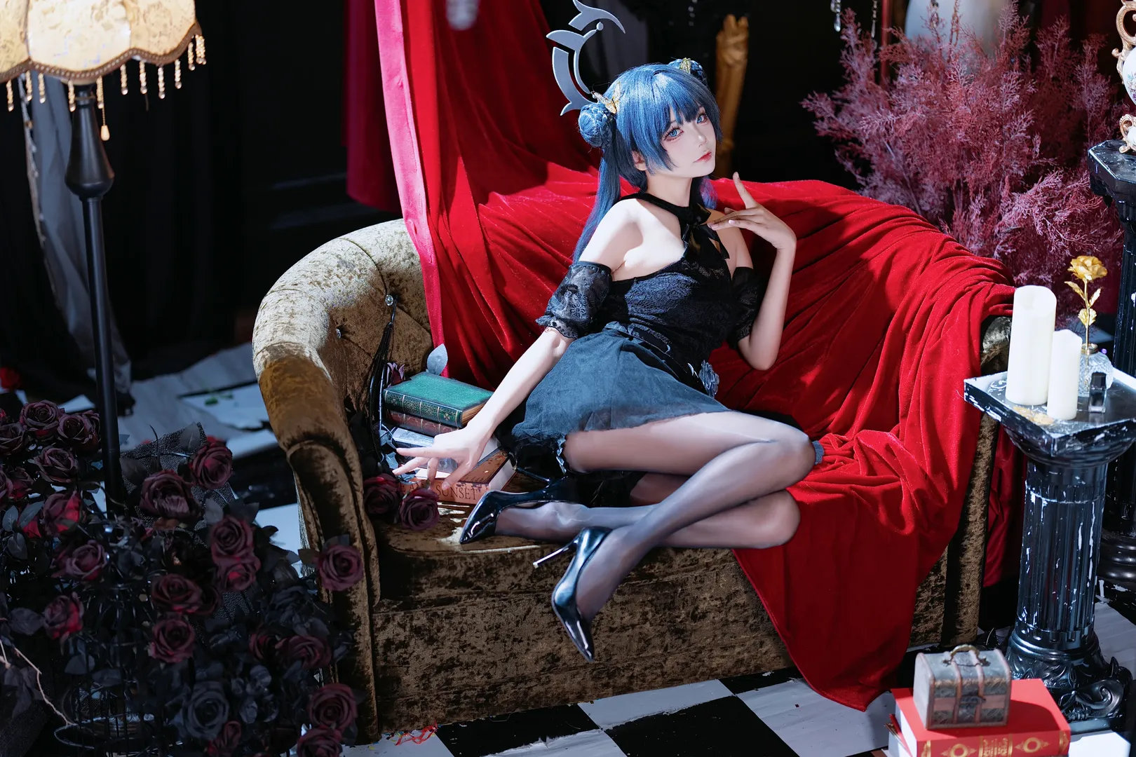 【龙华妃咲cos】蔚蓝档案五周年礼服，暗黑复古棚拍 - 第 4 张