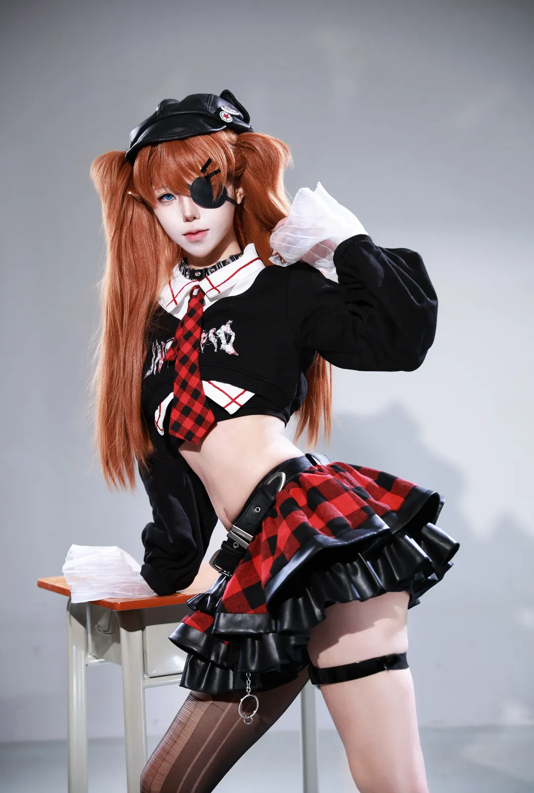 【明日香cos】EVA白棚棚拍，经典红黑造型重现 - 第 1 张