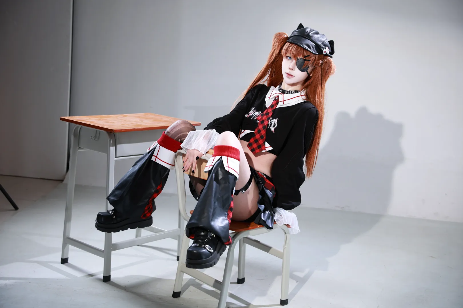 【明日香cos】EVA白棚棚拍，经典红黑造型重现 - 第 2 张