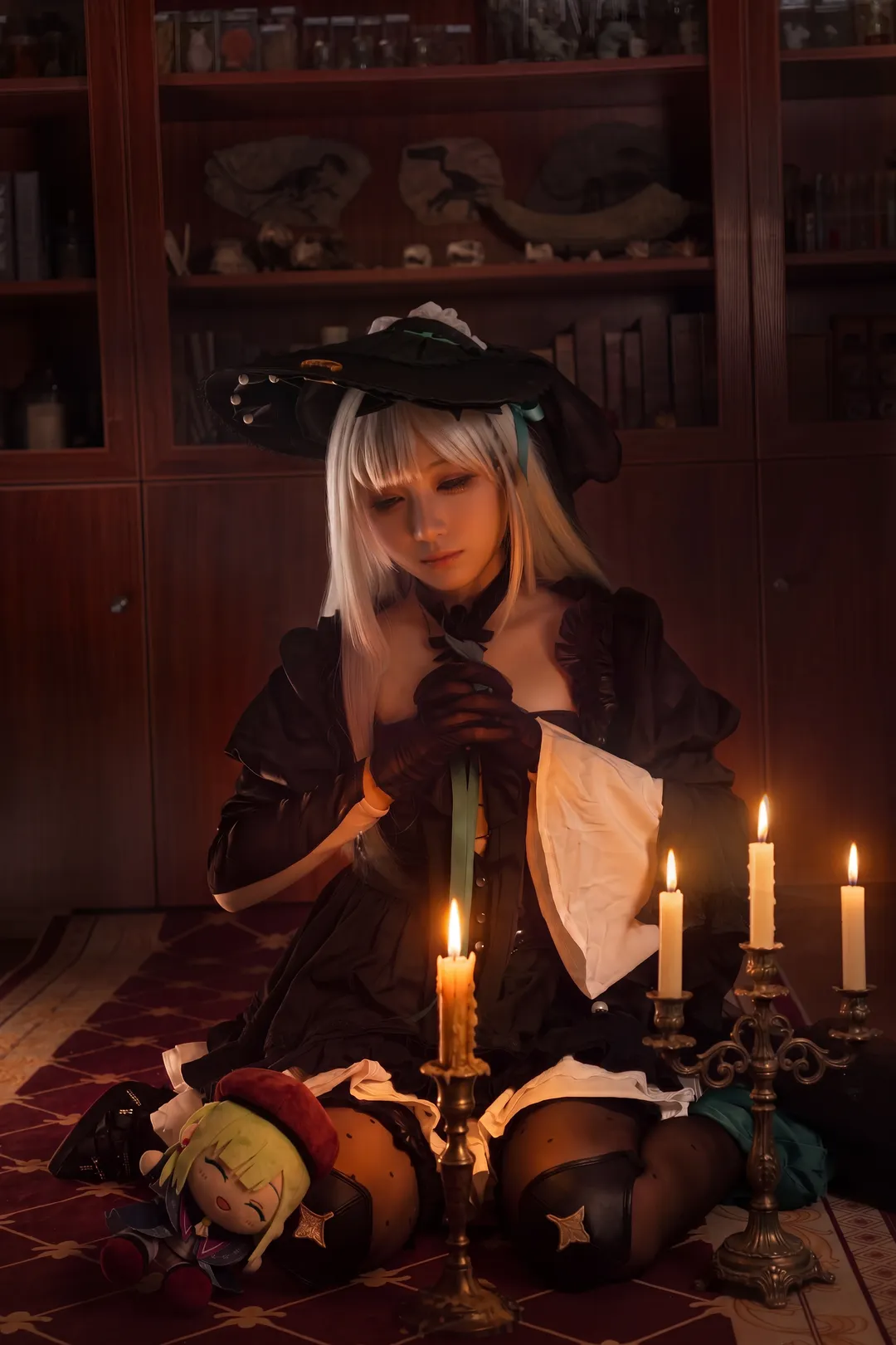 【若叶睦cos】母鸡卡正片，复古书房里的静谧时刻 - 第 1 张