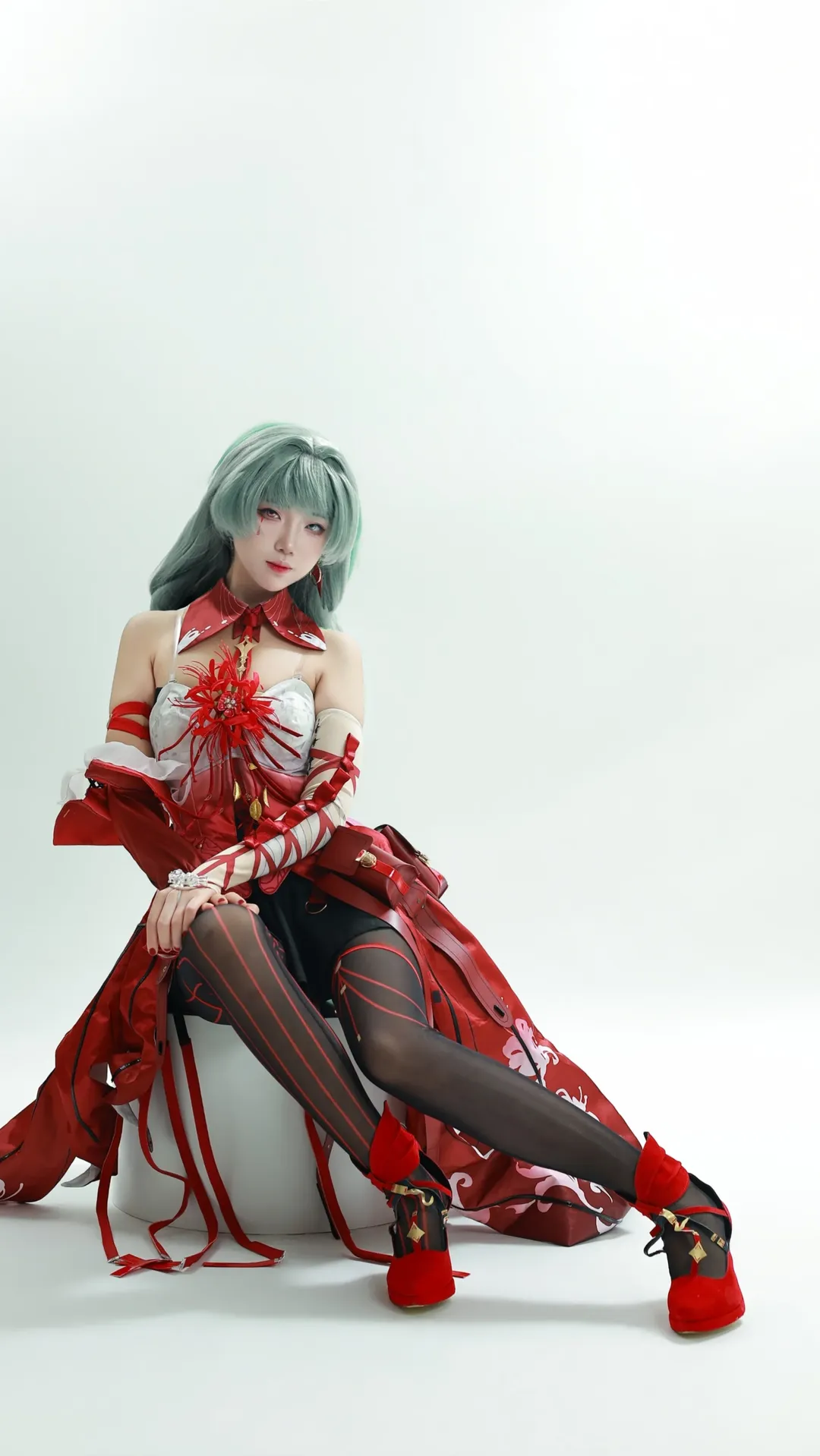 [Phrolova cosplay] Studio portrait record with a red, white, and black color scheme and red tear-stain makeup - Image 3