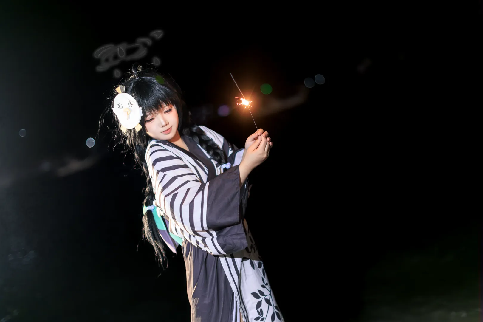 【霞澤美遊cos】深夜河灘的浴衣寫真與仙女棒 - 第 5 張