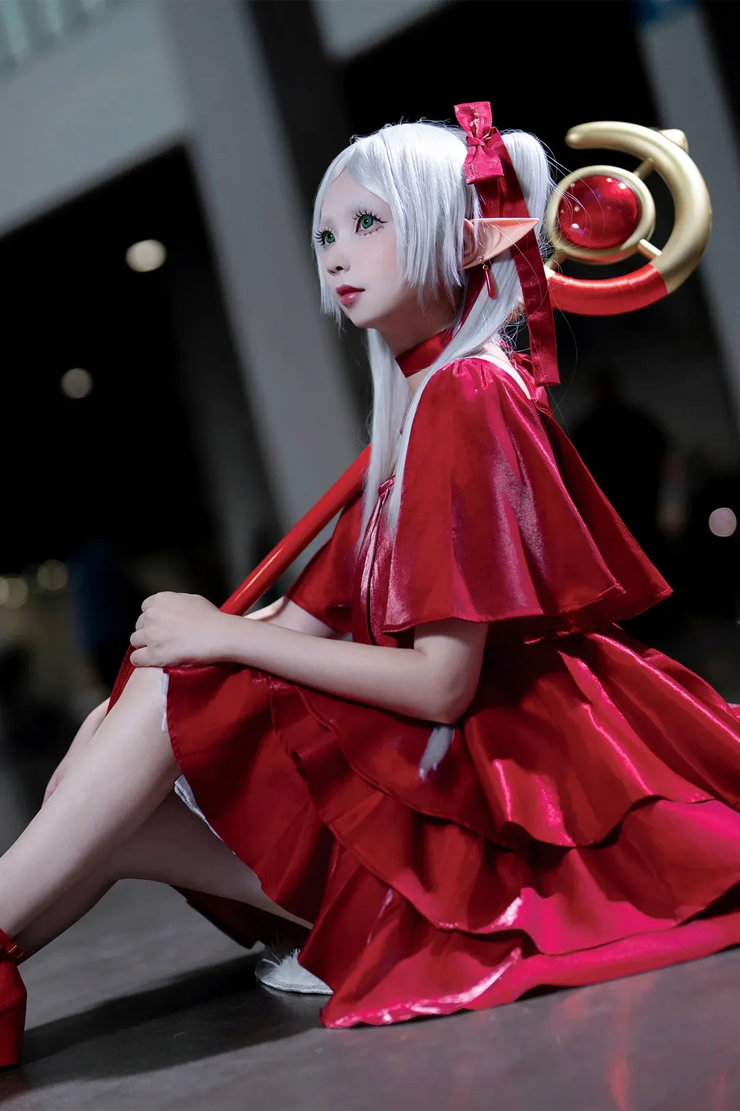 【芙莉莲cos】葬送的芙莉莲65周年红裙场照 - 第 1 张