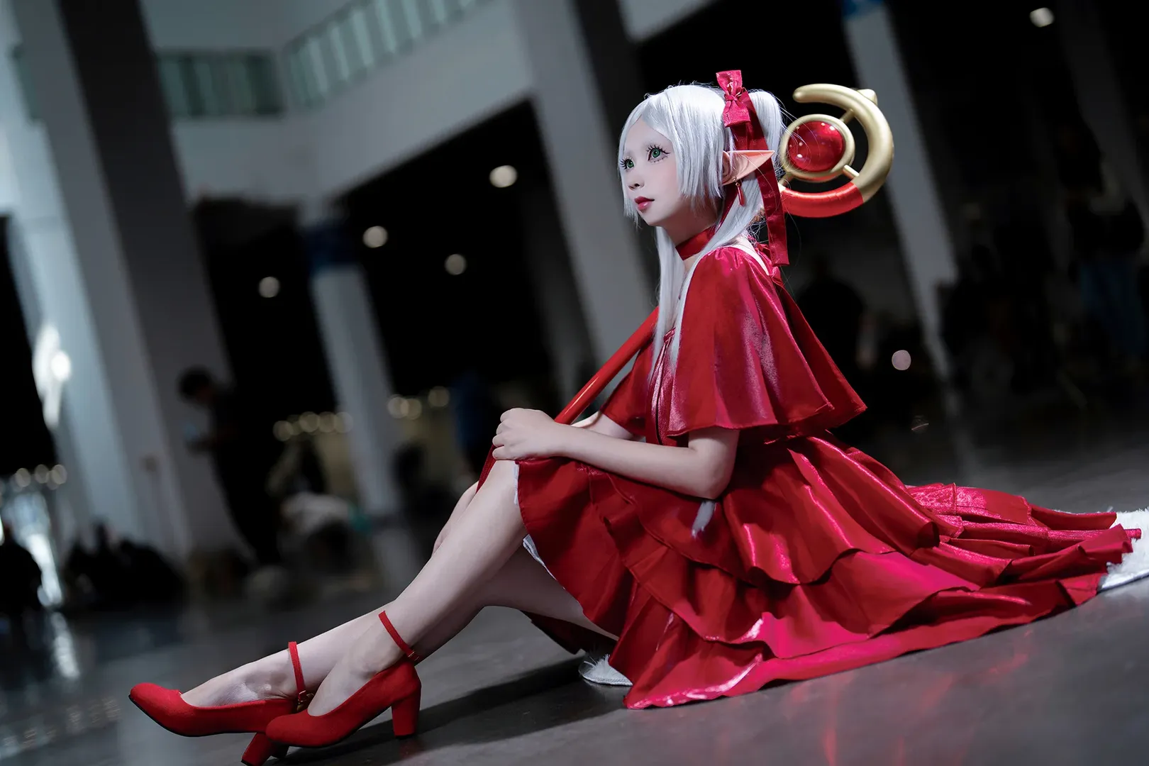 【芙莉莲cos】葬送的芙莉莲65周年红裙场照 - 第 2 张