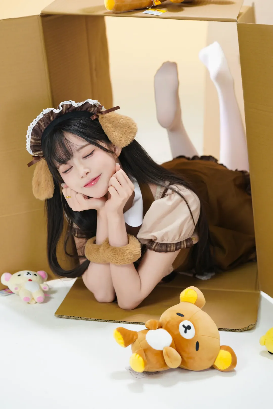 柴犬女仆装与轻松熊的白棚拍摄分享 - 第 3 张