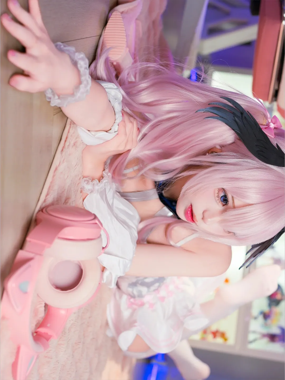 【下江小春cos】粉色电竞房的蔚蓝档案日常 - 第 1 张
