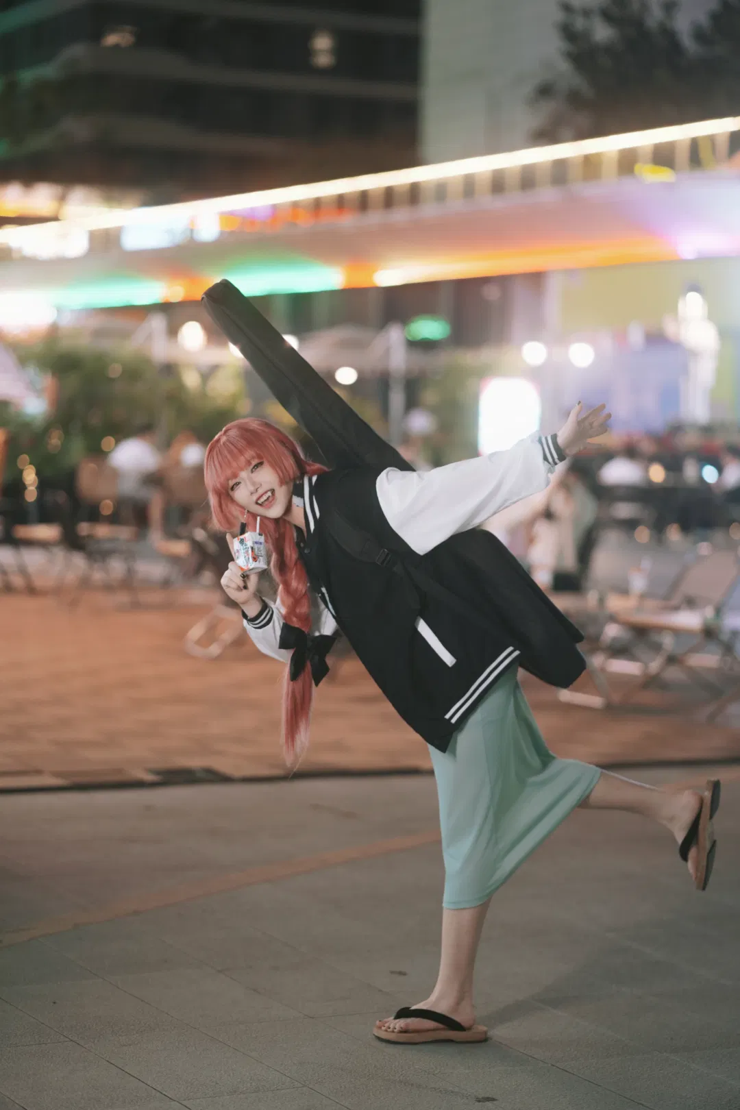 【广井菊里cos】梅州街头夜色下的电贝斯与酒 - 第 1 张