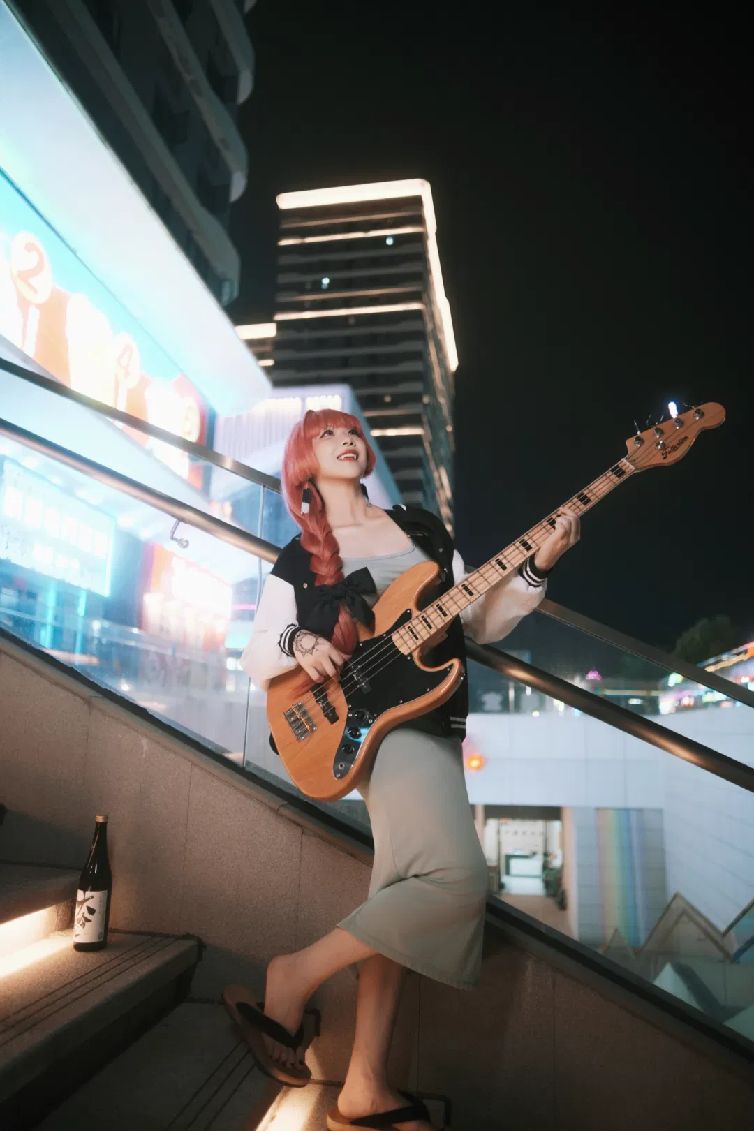 【广井菊里cos】梅州街头夜色下的电贝斯与酒 - 第 3 张