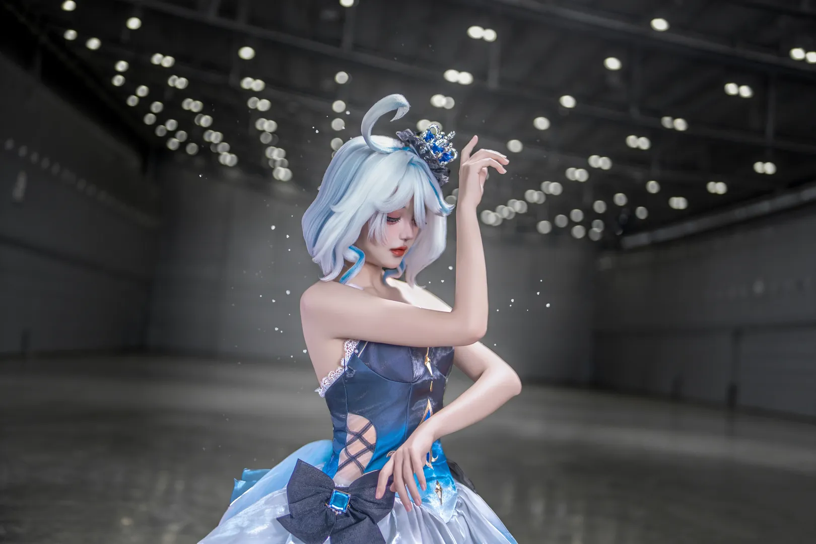 [Furina cosplay] Genshin Impact ballet stage vibe shot inside the convention hall - Image 2