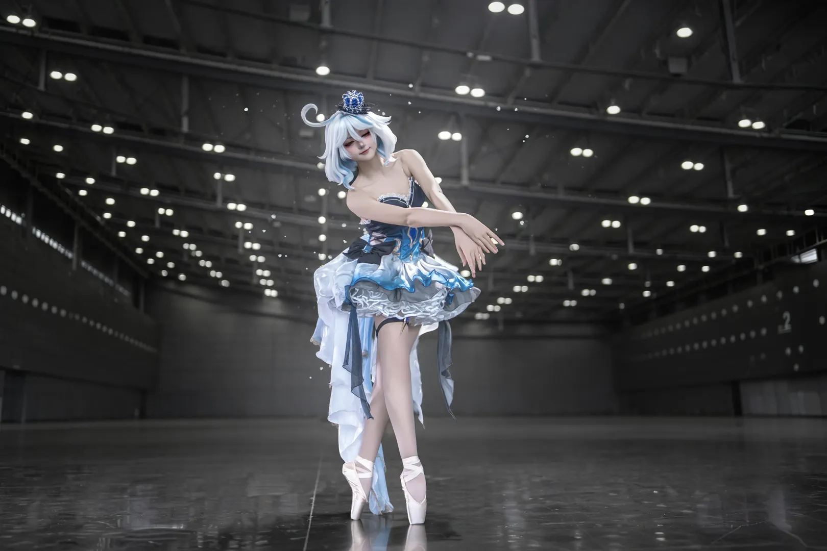 [Furina cosplay] Genshin Impact ballet stage vibe shot inside the convention hall - Image 3