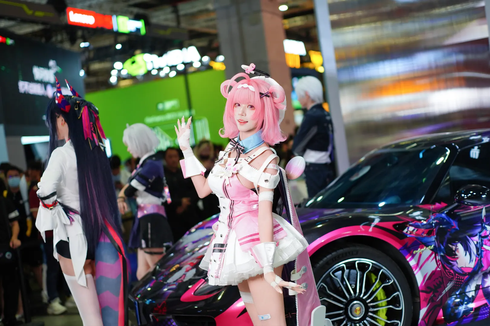 【小吱cos】异环展台上的这套粉白机能风穿搭 - 第 2 张