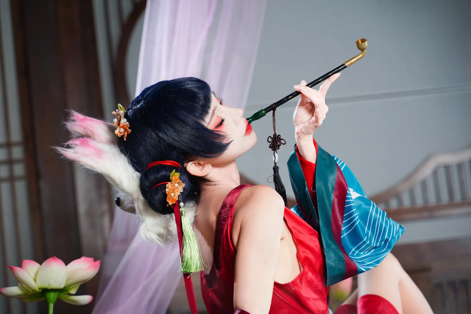 【宝青坊主cos】手持烟斗的狐妖老板娘，国风氛围感拉满 - 第 2 张