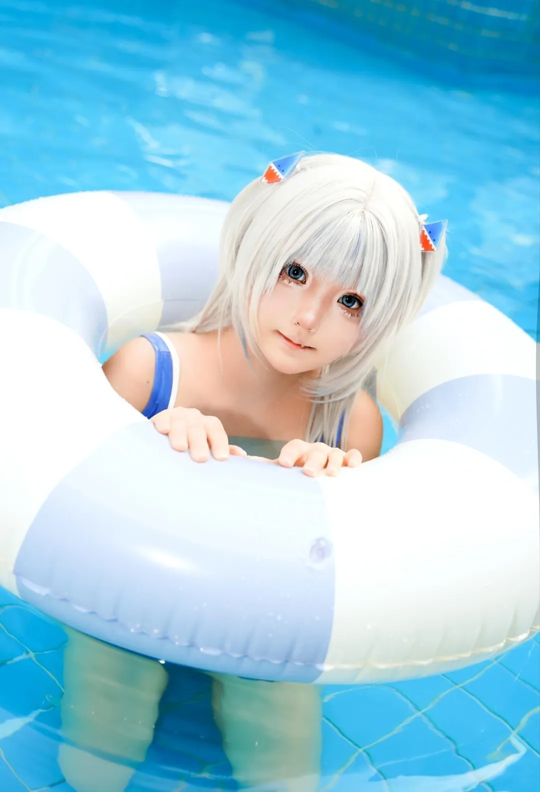 【古拉cos】夏日泳池里的小鲨鱼清凉写真 - 第 1 张