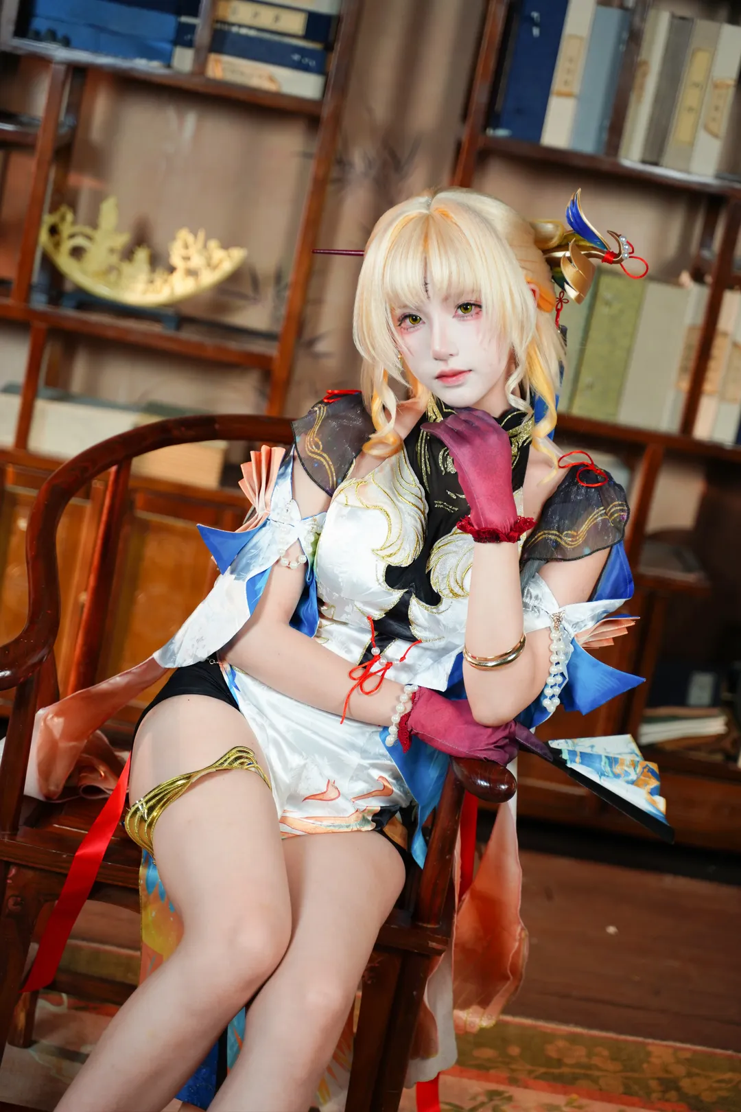 【穗穗cos】鸣潮里的国风折扇与微醺妆容 - 第 1 张