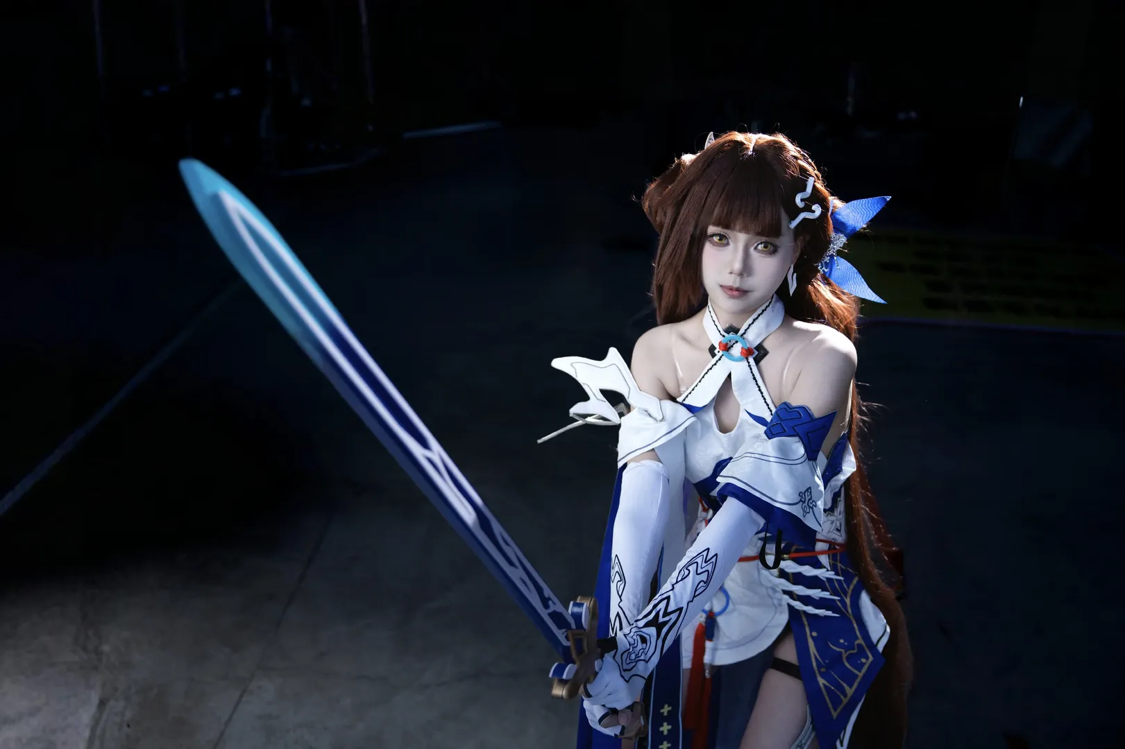 【李素裳cos】手持长剑的英姿，再现崩坏三的剑客韵味 - 第 4 张