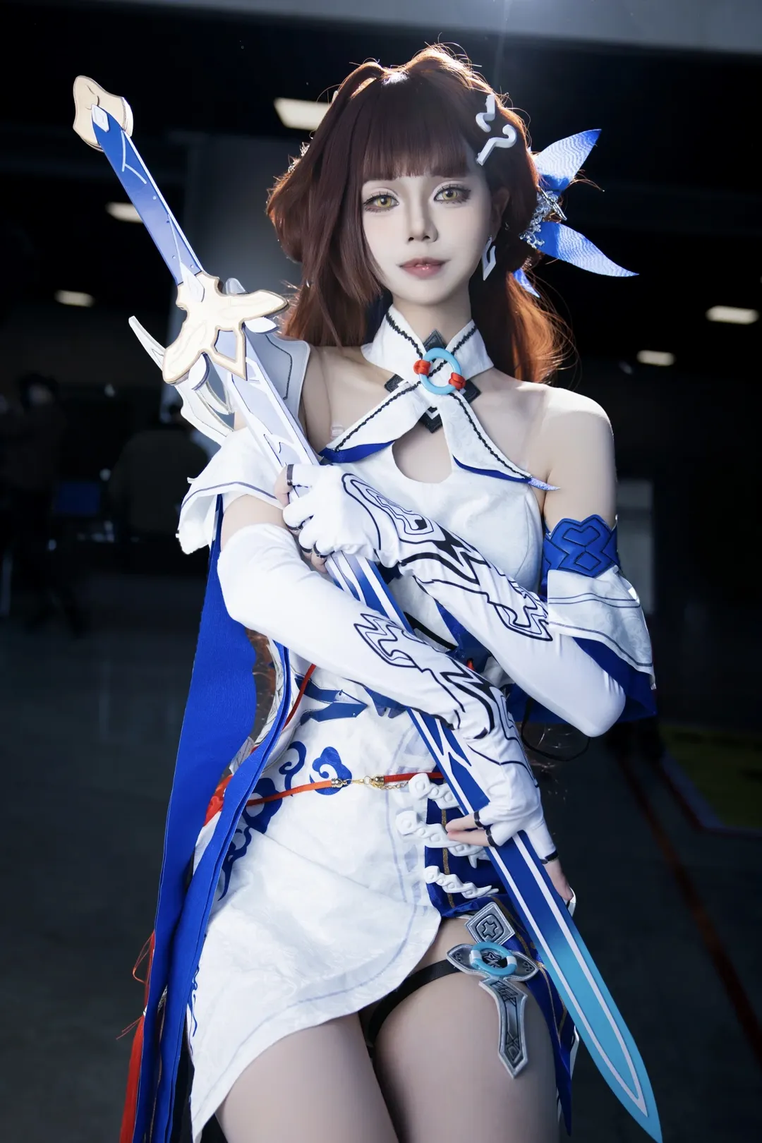 【李素裳cos】手持长剑的英姿，再现崩坏三的剑客韵味 - 第 5 张