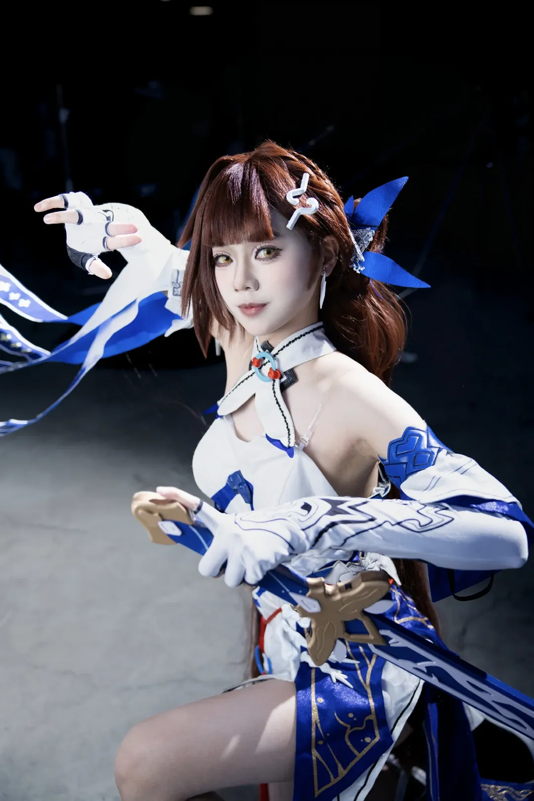 【李素裳cos】手持长剑的英姿，再现崩坏三的剑客韵味 - 第 6 张