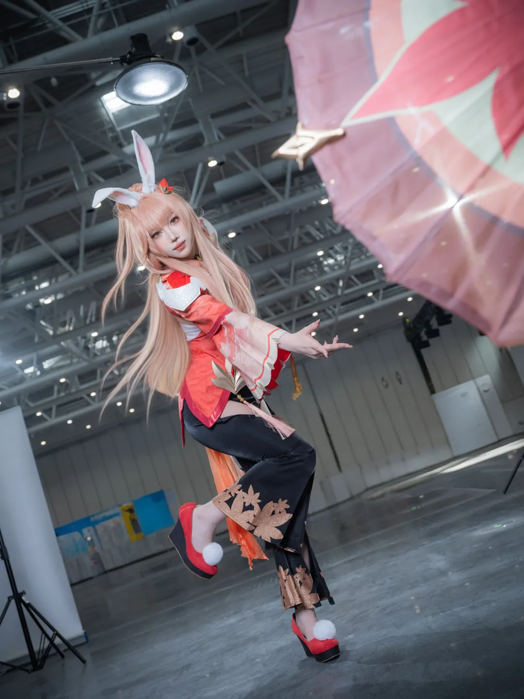 【公孙离cos】王者荣耀红伞下的兔耳少女，7.19IDO场照分享 - 第 4 张