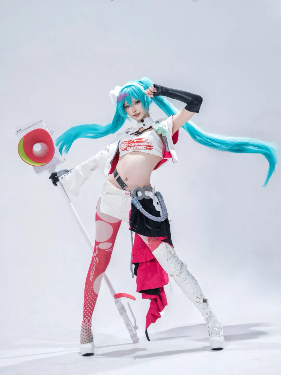 【初音未来cos】白棚里的赛车风初音，大喇叭和不对称裙摆太酷了 - 第 1 张