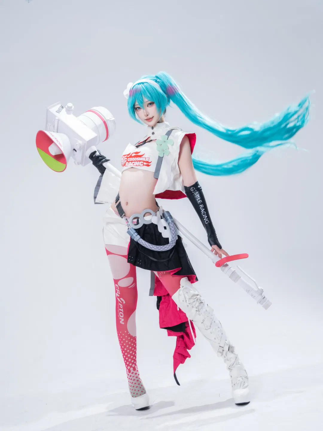 【初音未来cos】白棚里的赛车风初音，大喇叭和不对称裙摆太酷了 - 第 3 张