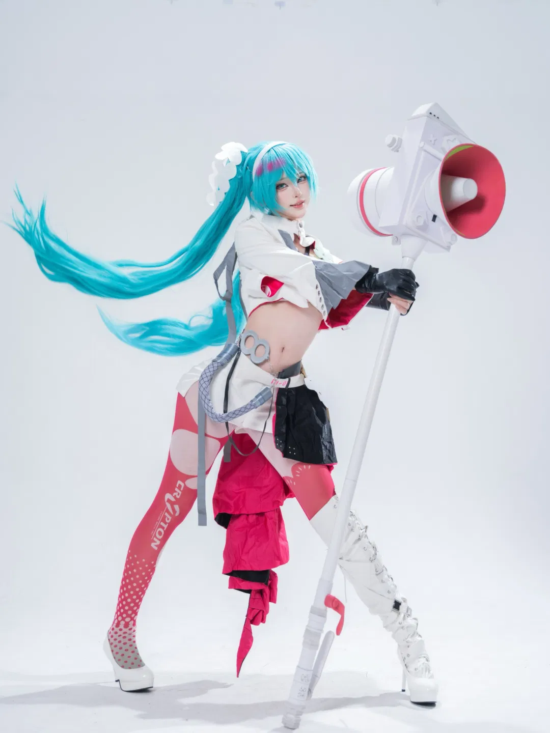 【初音未来cos】白棚里的赛车风初音，大喇叭和不对称裙摆太酷了 - 第 4 张