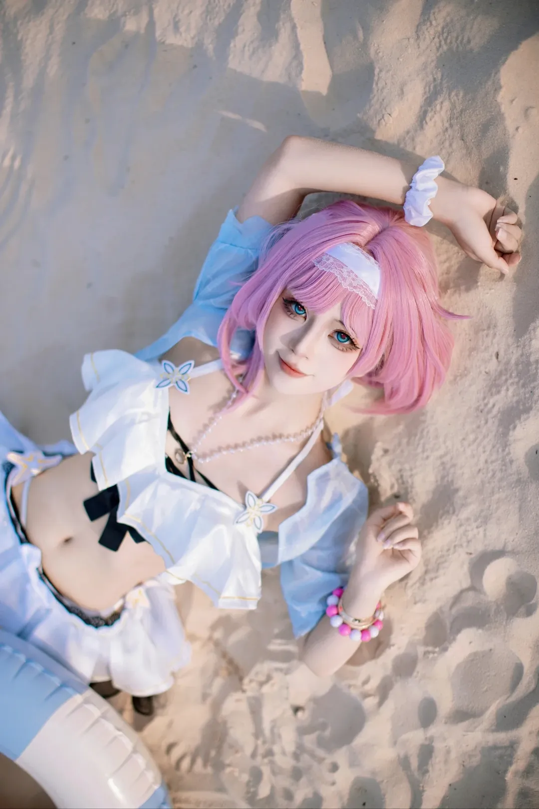 【爱莉希雅cos】夏日沙滩上的粉发少女 - 第 1 张