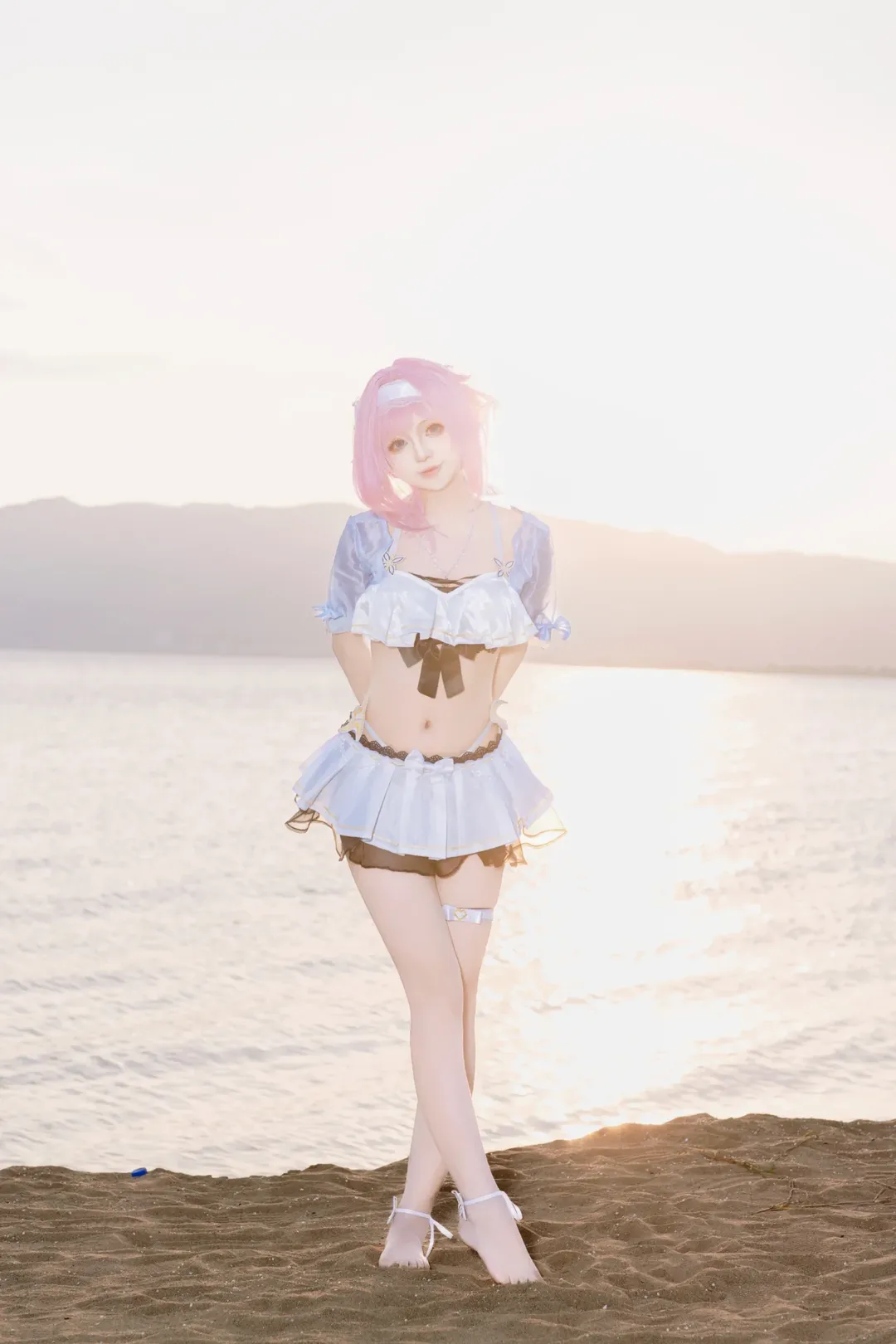 【爱莉希雅cos】夏日沙滩上的粉发少女 - 第 4 张