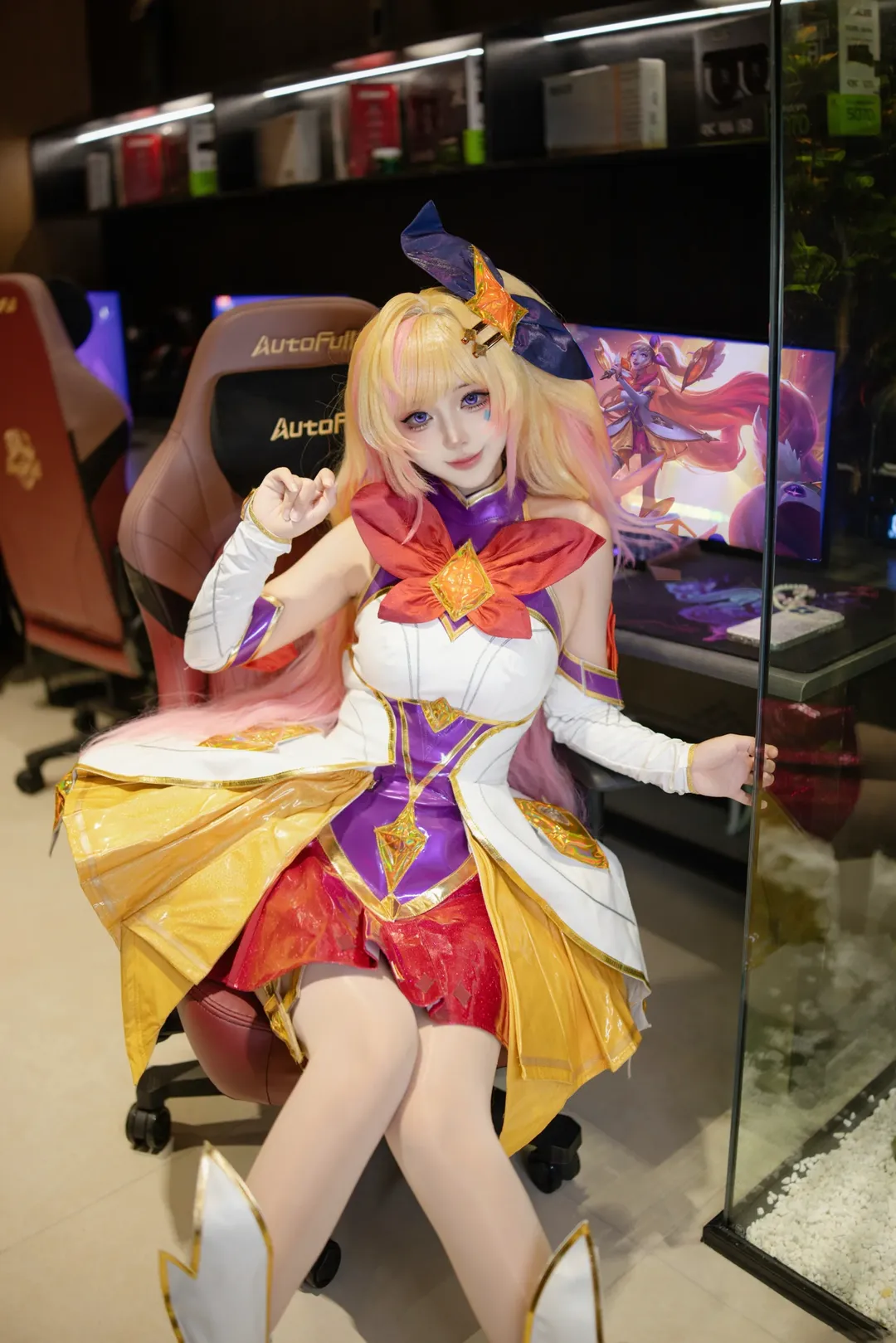 【萨勒芬妮cos】英雄联盟偶像打卡真实电竞房 - 第 1 张