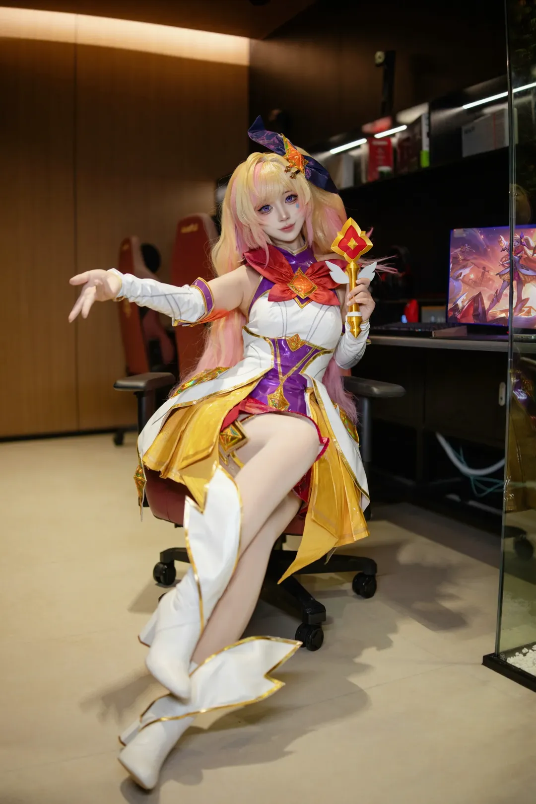 【萨勒芬妮cos】英雄联盟偶像打卡真实电竞房 - 第 2 张