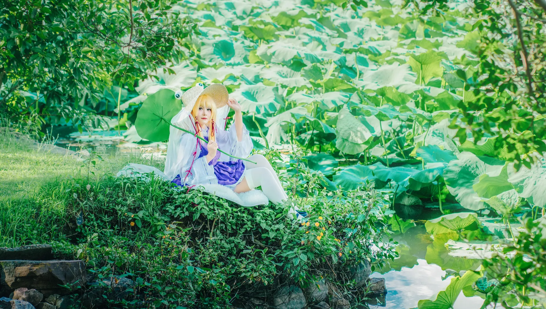 【泄矢诹访子cos】东方project里的夏日荷塘写真