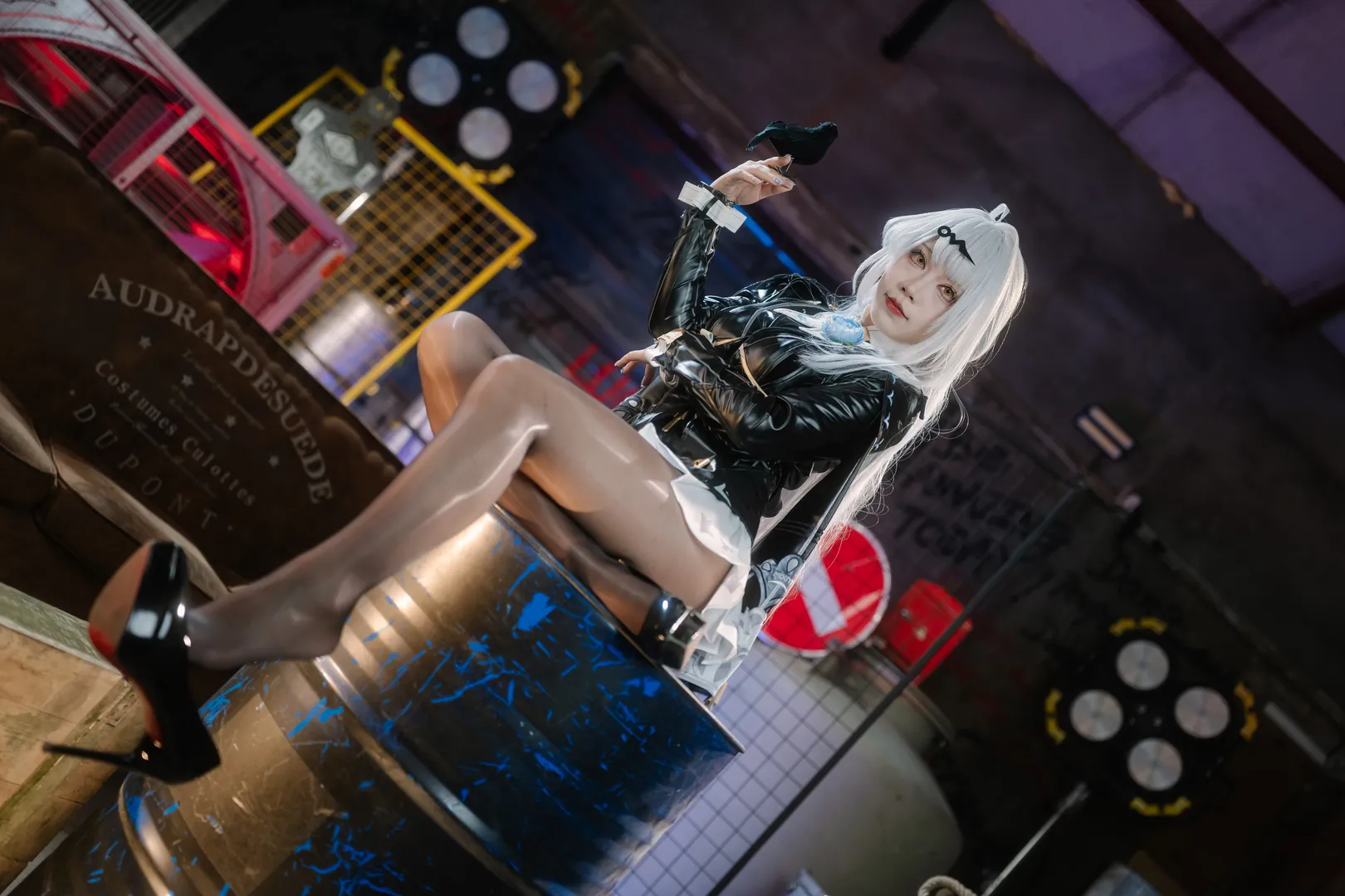 【仪玄cos】工业风场地里的冷酷气场与质感漆皮 - 第 5 张