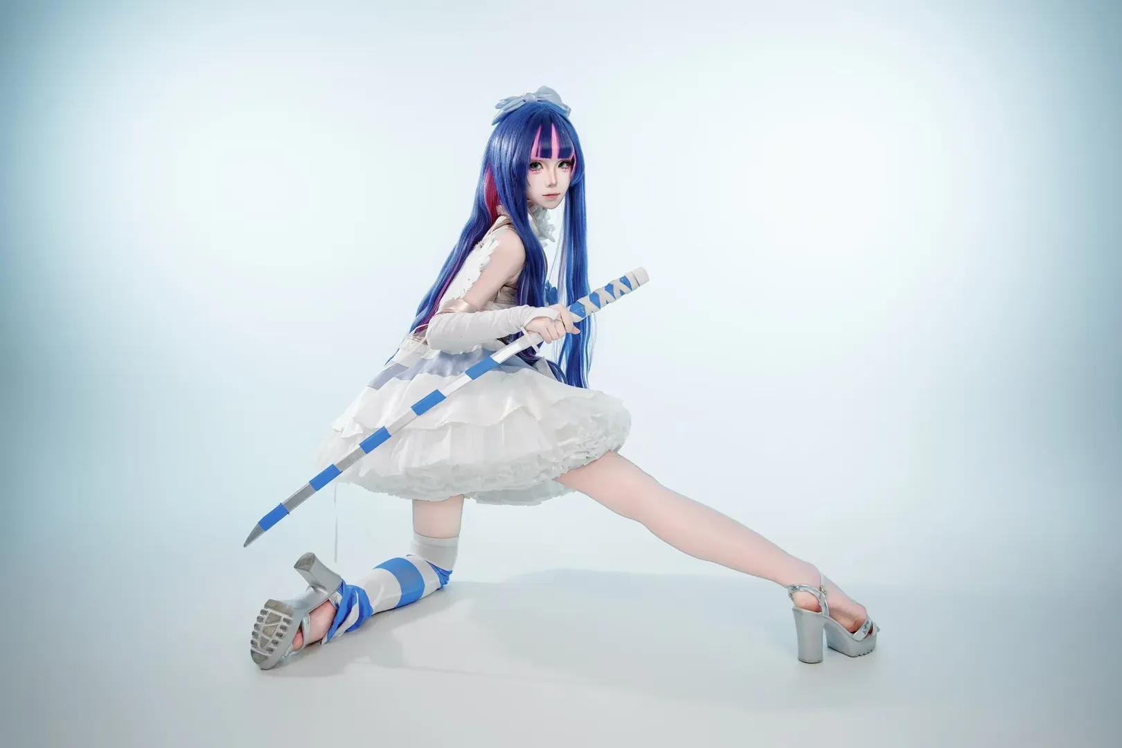 【史朵巾cos】吊带袜天使里的甜酷蓝发少女 - 第 1 张
