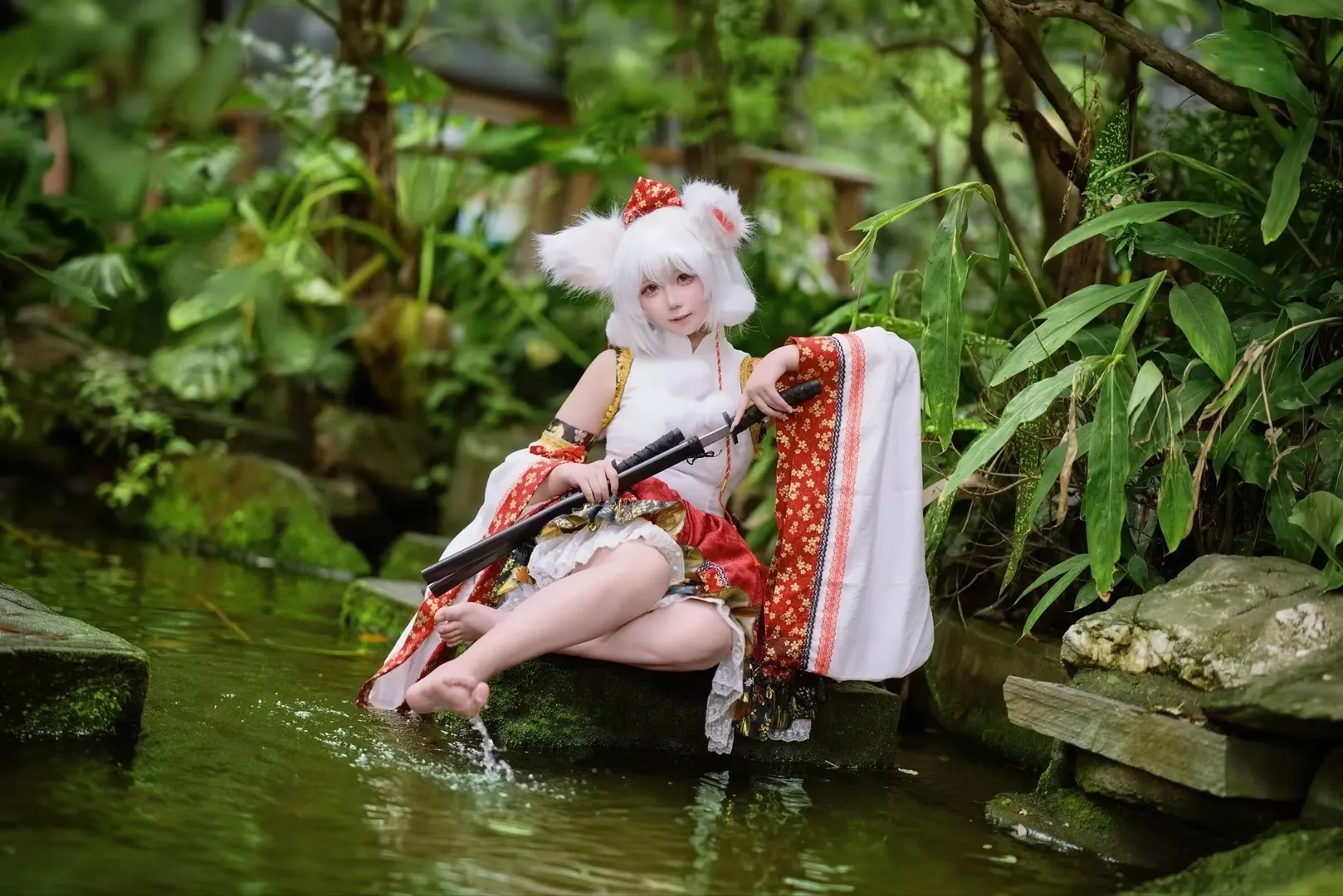 [Inubashiri Momiji cosplay] The White Wolf Tengu from Touhou Project, outdoor photography record of mountain forests and waterscapes