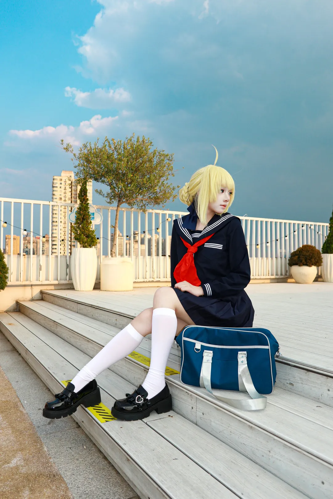 【阿尔托莉雅cos】FGO校服版吾王的天台黄昏时刻 - 第 1 张