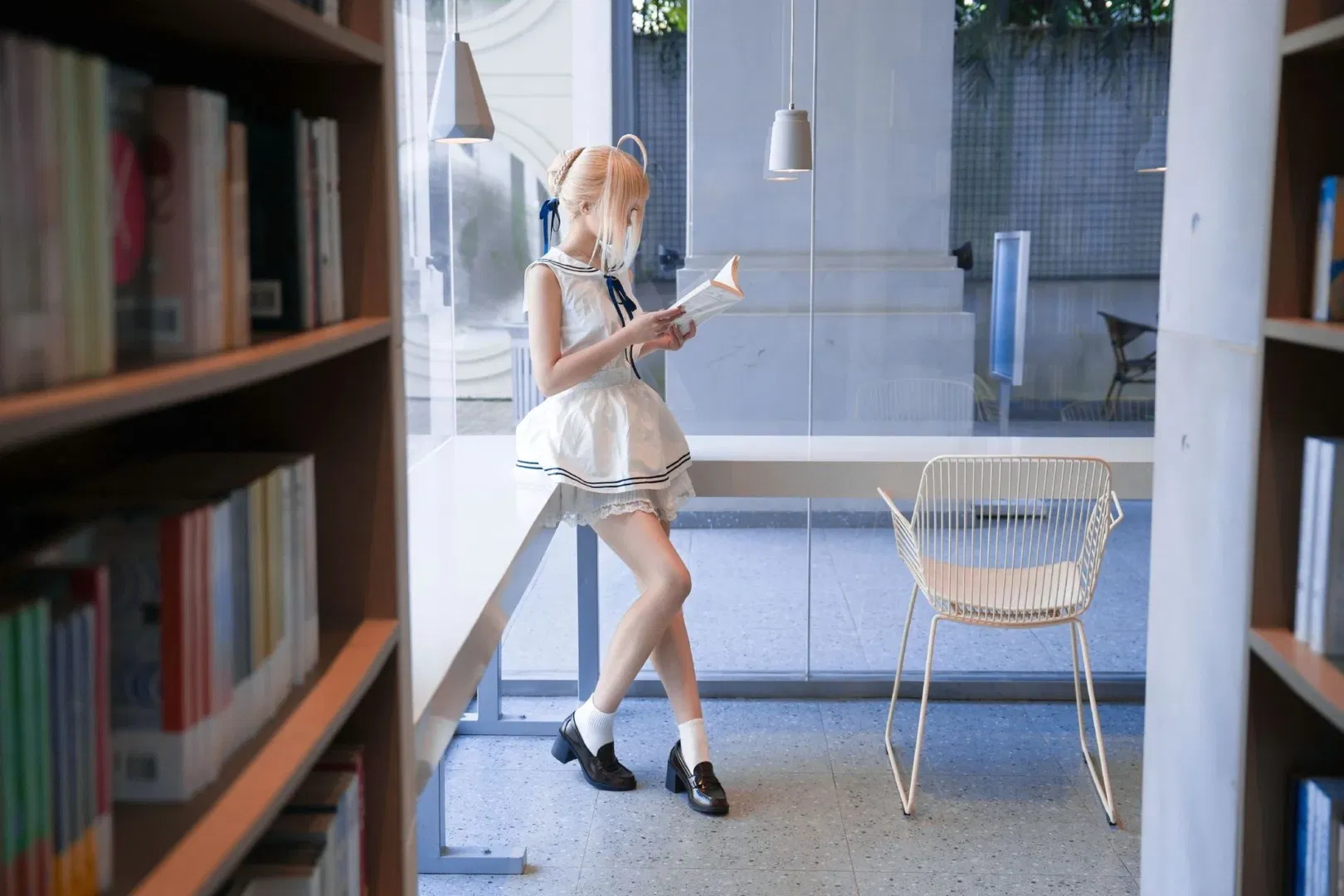 【阿尔托莉雅cos】Fate女主角的图书馆摸鱼日常 - 第 2 张