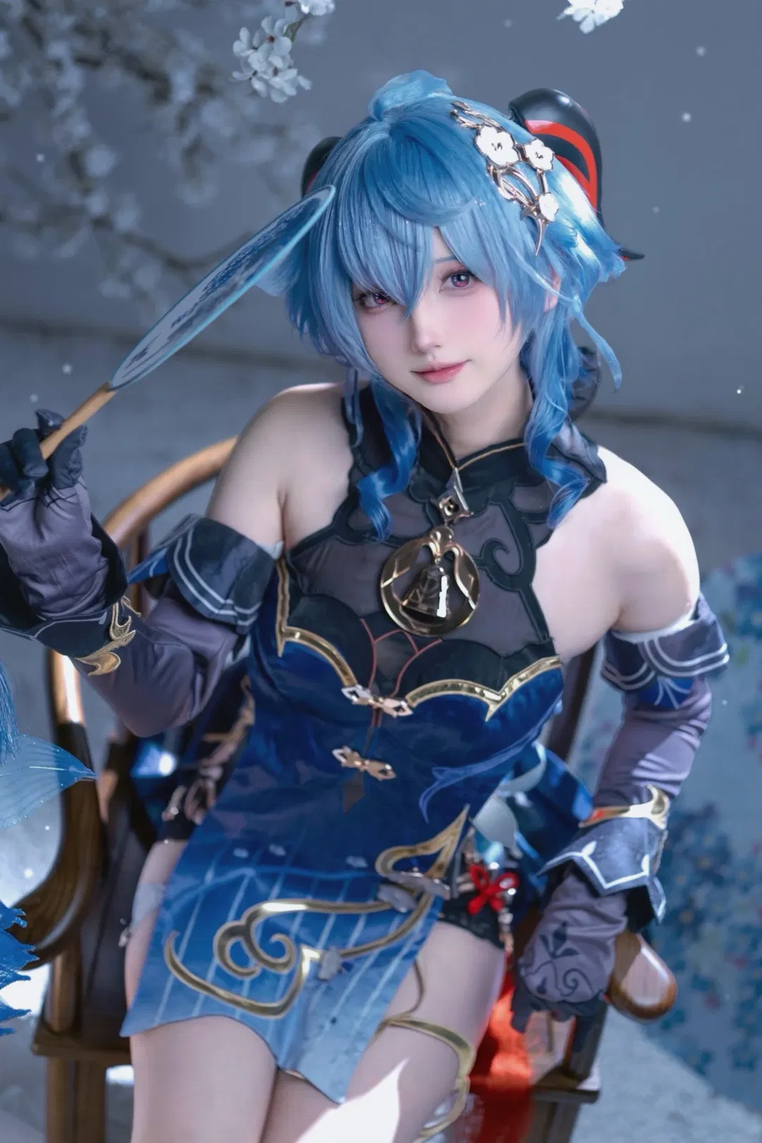 【甘雨cos】原神海灯节雪景下的蓝发少女 - 第 1 张