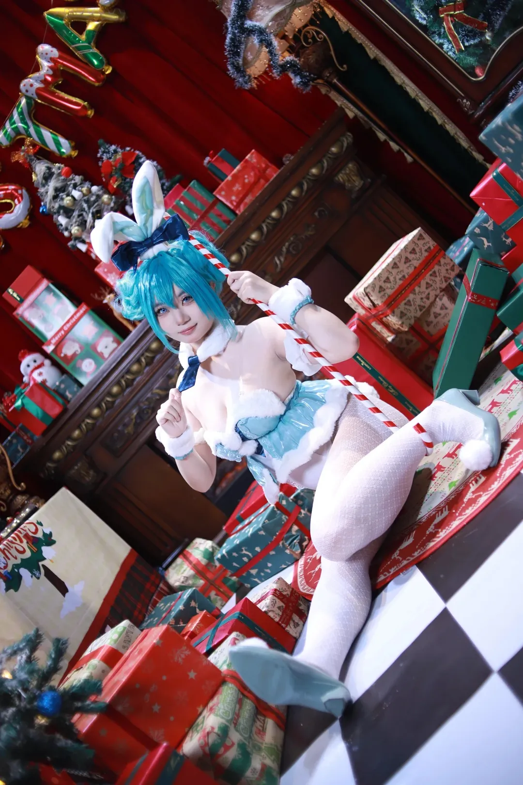 【初音未来cos】圣诞兔女郎与白丝拐杖糖的甜美暴击 - 第 1 张
