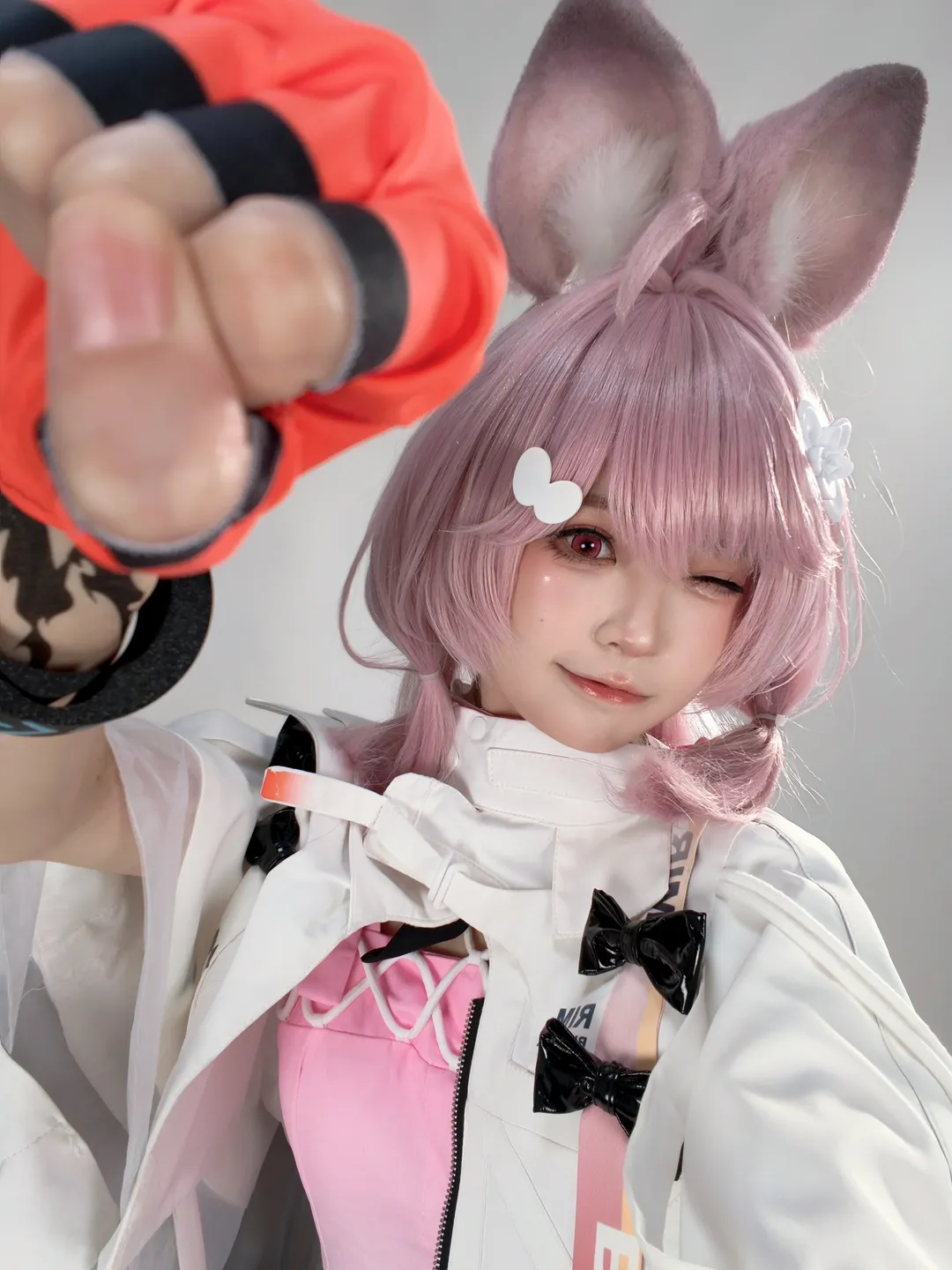 【珊比cos】明日方舟的兽耳少女，自拍居然忘带萝卜了 - 第 1 张